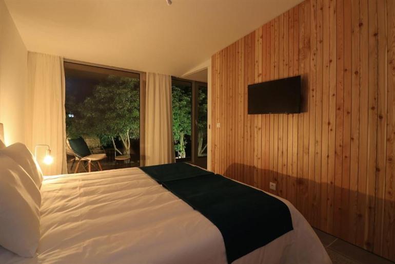 Buchen Sie Ihre Lodge bei World's Nests Furnas Pods Village