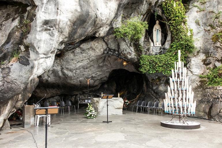Lourdes: Krypta