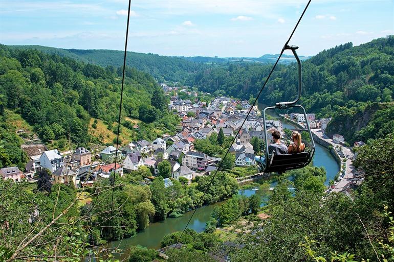 Fahren Sie mit der Seilbahn in Vianden.
