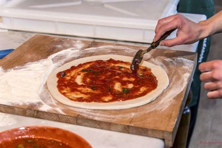 Stelle deine eigene Pizza bei einem Kochkurs in Florenz selbst her.