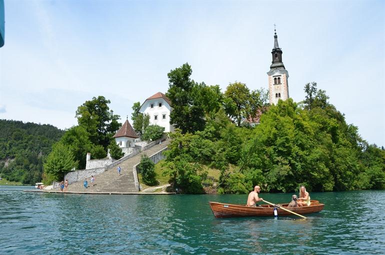 Maria-Himmelfahrtskirche am Bleder See