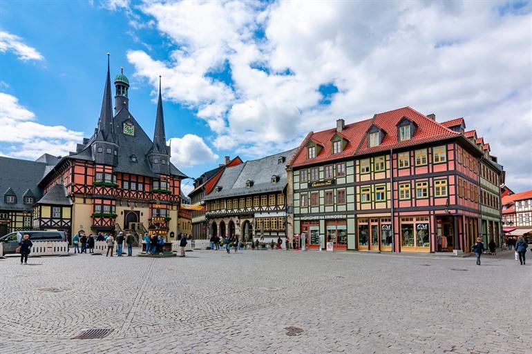 Marktplatz und Rathaus von Wernigerode im Harz
