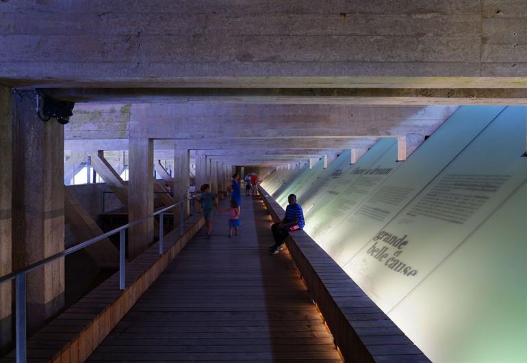 Besuch des Denkmals für die Abschaffung der Sklaverei in Nantes