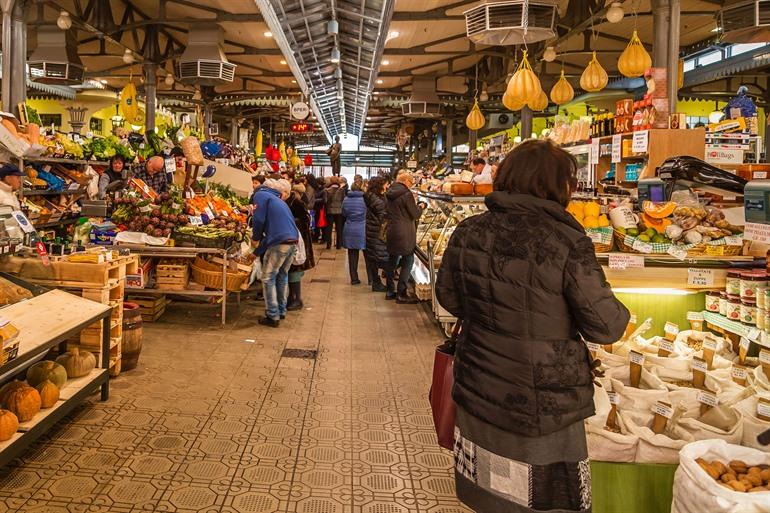 Das historische Albinelli-Marktviertel in Modena erkunden