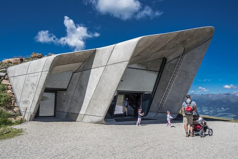 Das Messner Bergmuseum in den Dolomiten besuchen