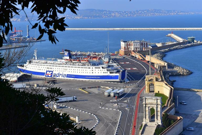 Mit der Fähre nach Durrës von Ancona aus