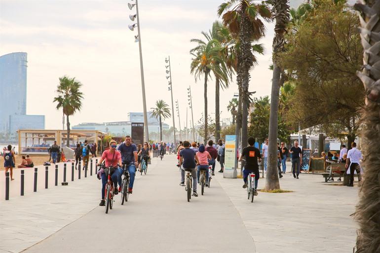 Mit dem Fahrrad durch Barceloneta