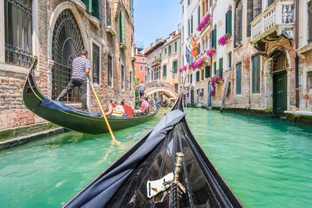 Mit der Gondel durch Venedig
