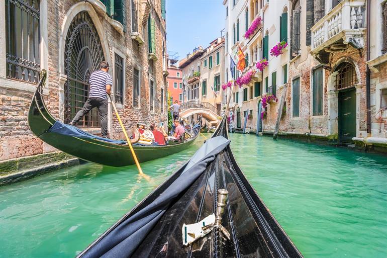 Mit der Gondel durch Venedig