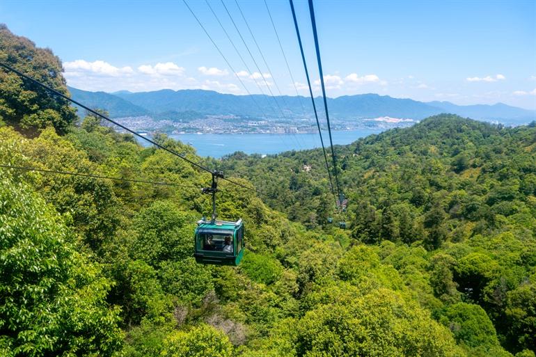 Mit der Seilbahn auf den Gipfel des Mount Misen