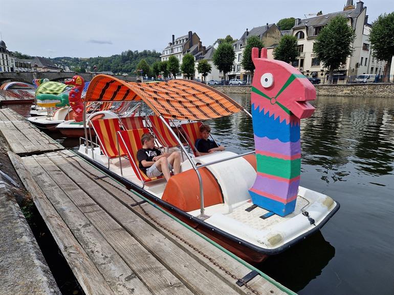 Mit dem Pedalo in Bouillon paddeln