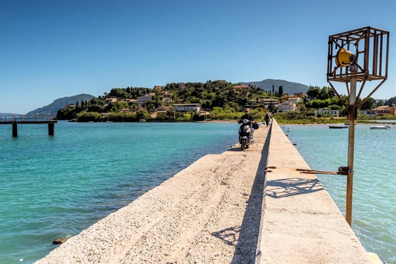 Die Insel Korfu mit dem Roller erkunden