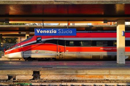 Mit dem Zug nach Venezia Santa Lucia