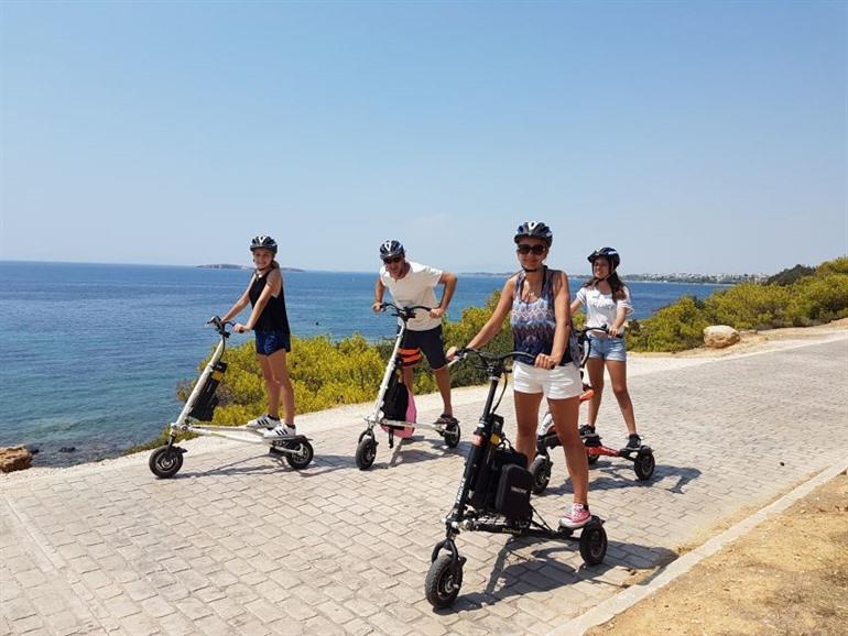 Mit einem elektrischen Trikke an die Athener Küste entlang, Athen