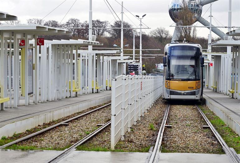 U-Bahn zur Heizel, beim Atomium und Mini-Europa