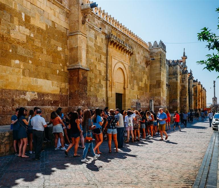 Warteschlangen in der Mezquita in Córdoba