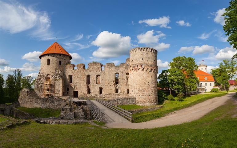 Das mittelalterliche Städtchen Cēsis in Lettland besuchen