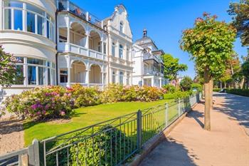 Schöne historische Villen an der Küstenstraße von Binz, Rügen