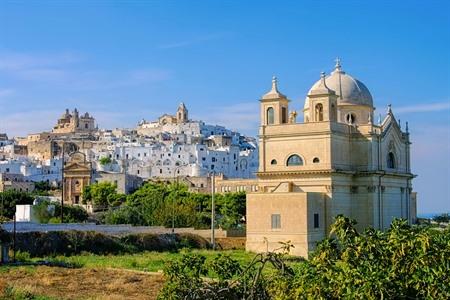Entdecken Sie die 10 schönsten Sehenswürdigkeiten in Ostuni: die charmante weiße Stadt in Apulien