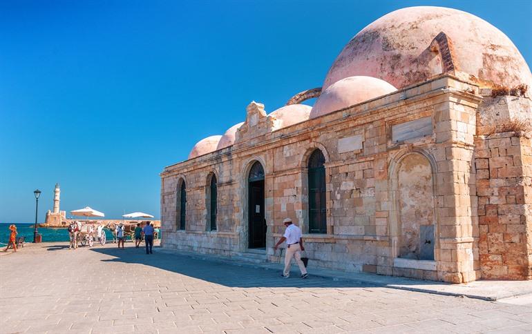 Moschee Küçük Hasan im venezianischen Hafen von Chania, Kreta