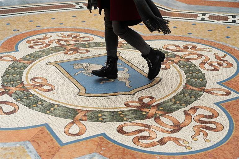 Mosaik eines Stiers in der Galleria Vittorio Emanuele II, Mailand