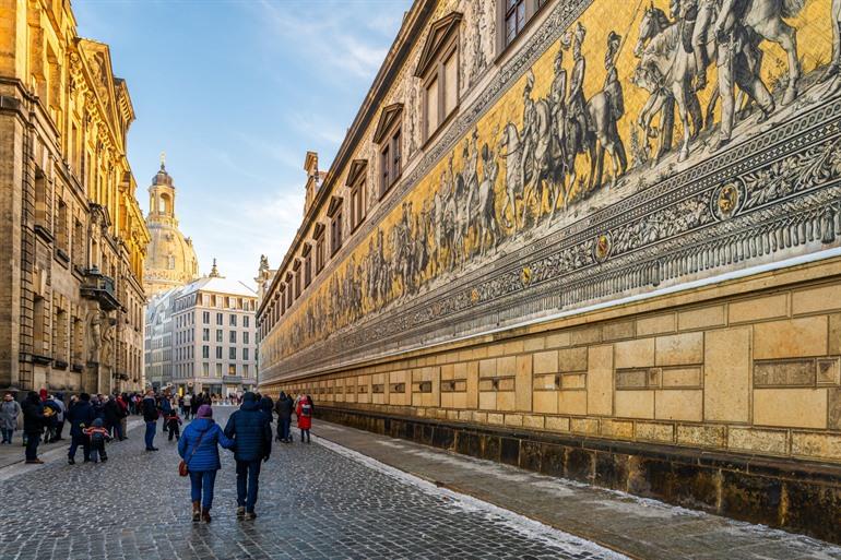 Mosaik des Fürstenzugs im Zentrum von Dresden
