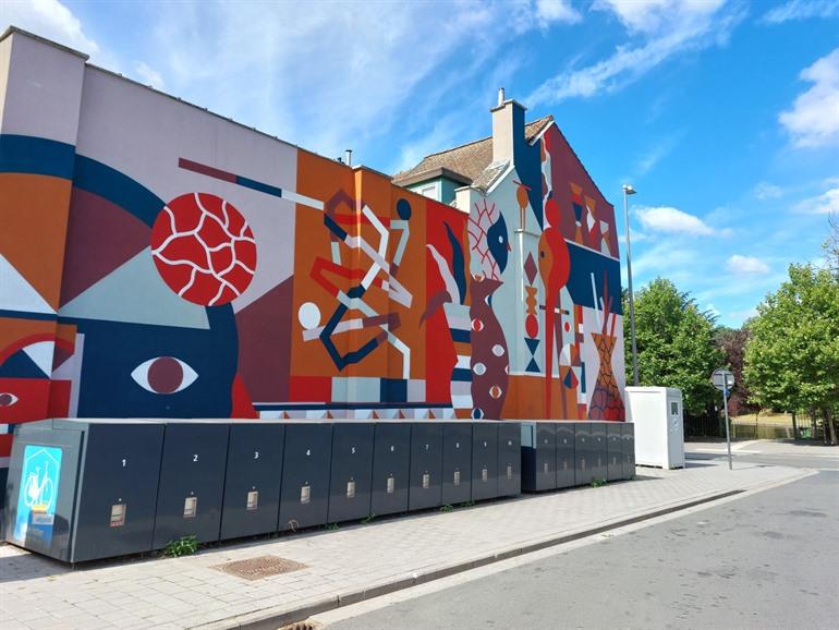 Mural Hell’O am Bahnhof von Vilvoorde