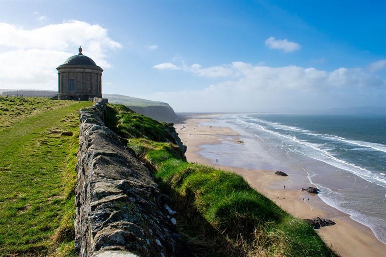 Mussenden-Tempel am Downhill Beach