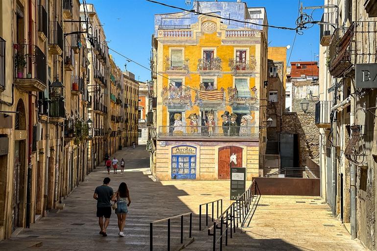 Wandbild auf der Placa dels Sedassos, Tarragona