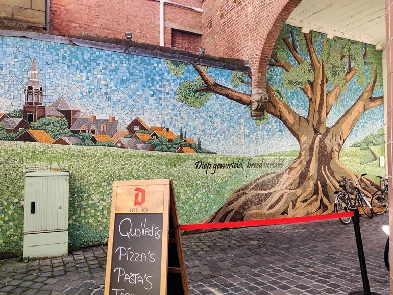 Versteckte Wandmalerei in der Muntstraat, Leuven