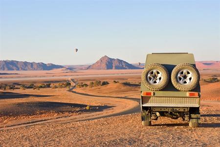 Den Namib-Naukluft-Nationalpark in Namibia besuchen: die roten Sanddünen der Namibwüste