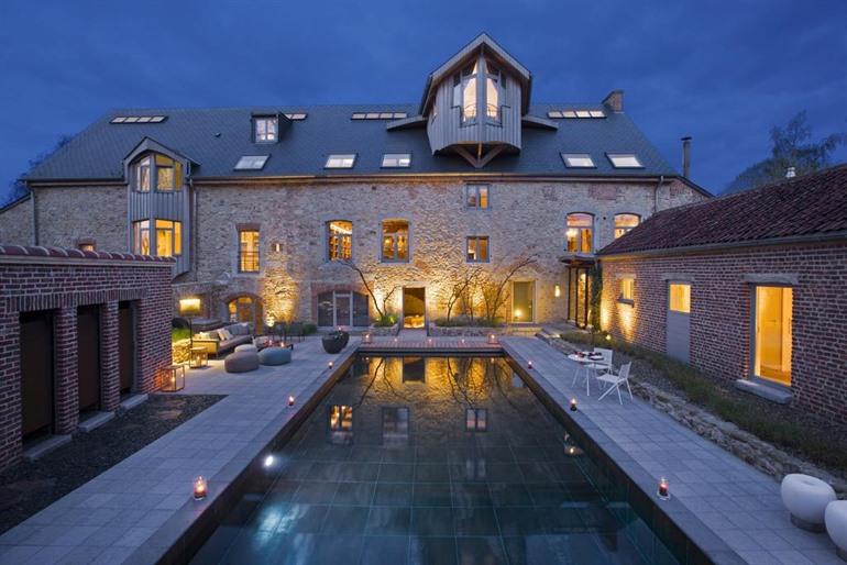 NEST Hotel