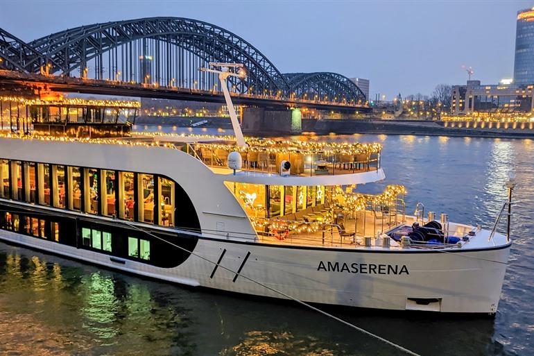 Oder genießen Sie die festliche Weihnachtsstimmung bei einer Flusskreuzfahrt durch die Stadt Köln