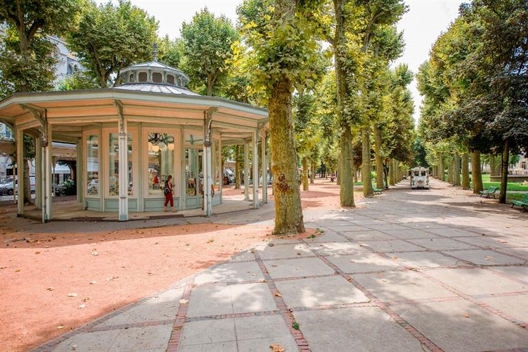 Entdecken Sie den Charme von Vichy bei einer geführten Stadtrundfahrt