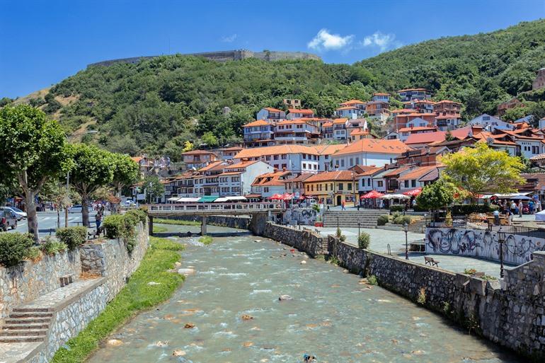 Entdecken Sie die historischen Sehenswürdigkeiten von Prizren gemeinsam mit einem Stadtführer.