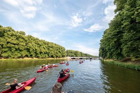 Entdecken Sie Leipzig vom Wasser aus bei dieser dreistündigen Kanutour.