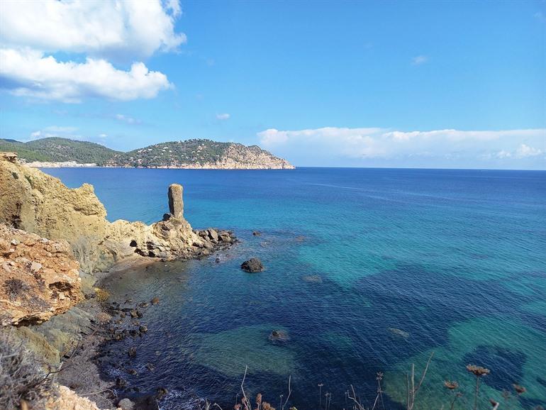 Entspannen an den Aigües Blanques, Strände von Ibiza