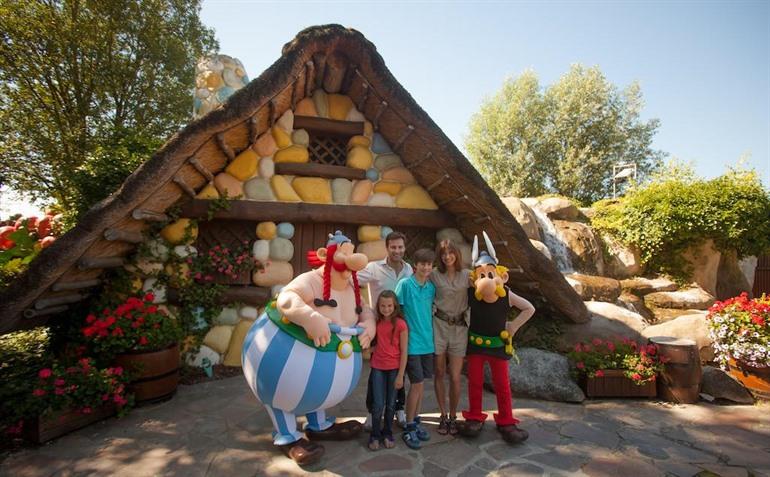 Auf dem Foto mit Astérix und Obélix