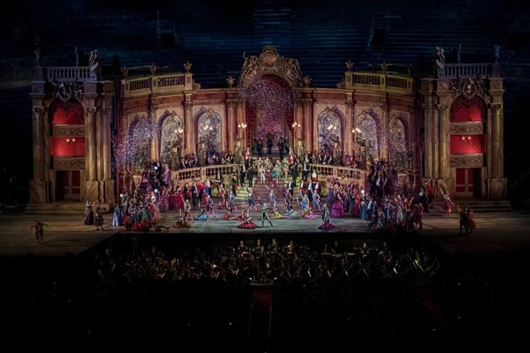 Opernaufführung in der Arena von Verona, Italien