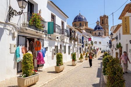 Altstadt von Altea mit Blick auf die blaue Kuppel, Alicante