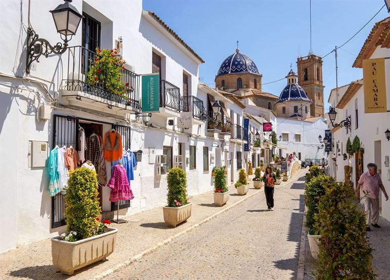 Altstadt von Altea mit Blick auf die blaue Kuppel, Alicante