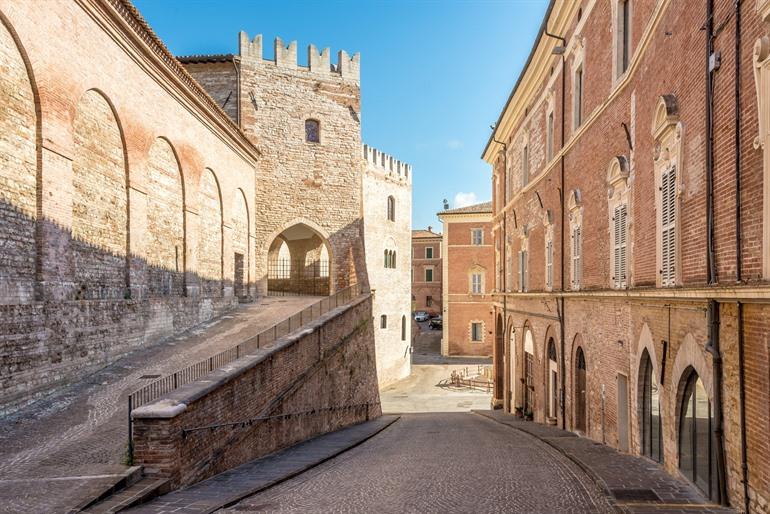 Altstadt von Fabriano, Marken, Italien