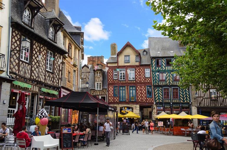 Alte Handwerkerhäuser in Rennes, Bretagne, Frankreich