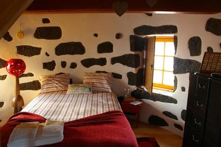 Übernachten Sie in einem traditionellen Windmühlenhaus auf Graciosa. Genießen Sie den atemberaubenden Ausblick im Moinho Mó da Praia.