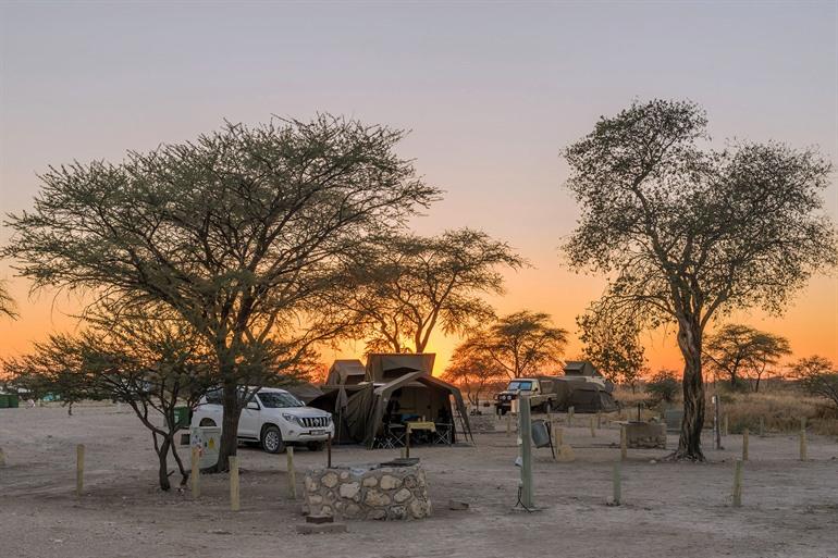 Übernachten in einem der Camps im Etosha-Nationalpark
