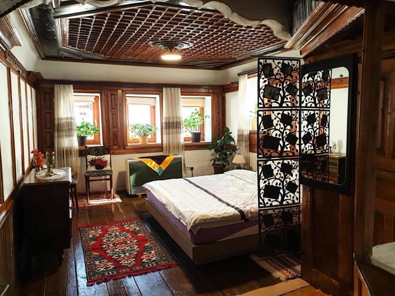 Übernachten im traditionellen Kulla Dula Gästehaus in Gjakova