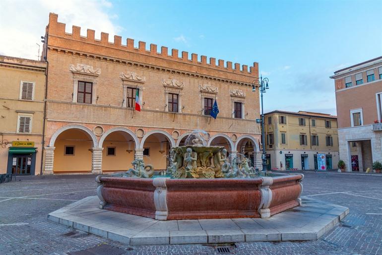 Ducal-Palast auf der Piazza del Popolo, Pesaro