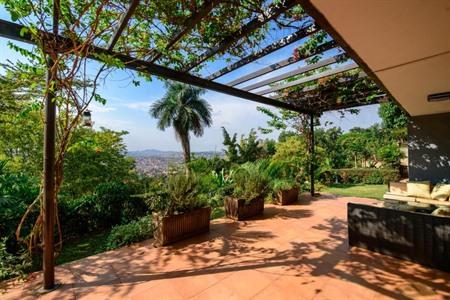 Pangolin Nest Boutique Hotel mit atemberaubendem Blick über Kampala buchen