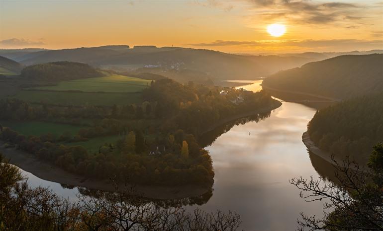 Panorama der Sûre vom Aussichtspunkt Runtschelt, Luxemburg