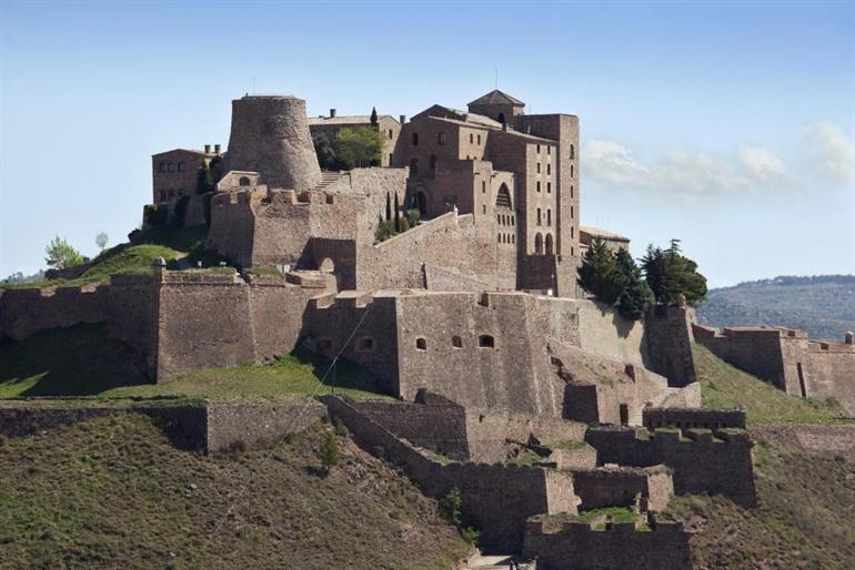 Parador de Cardona buchen